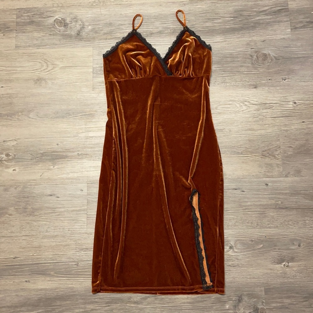 Brown velvet dress (medium)